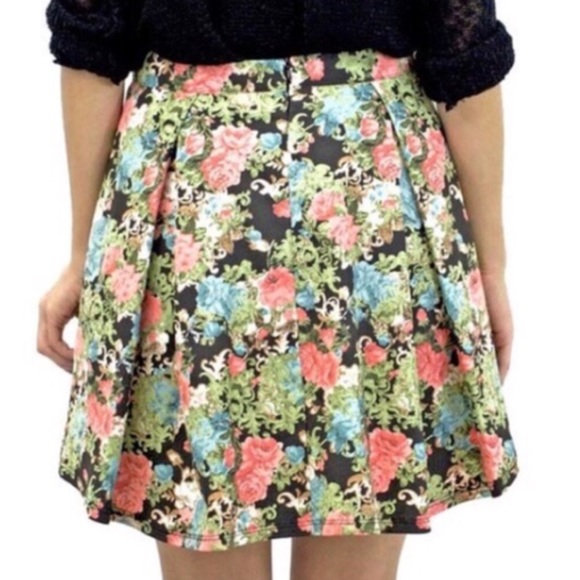 Floral Fixation Skirt - Picture 4 of 6